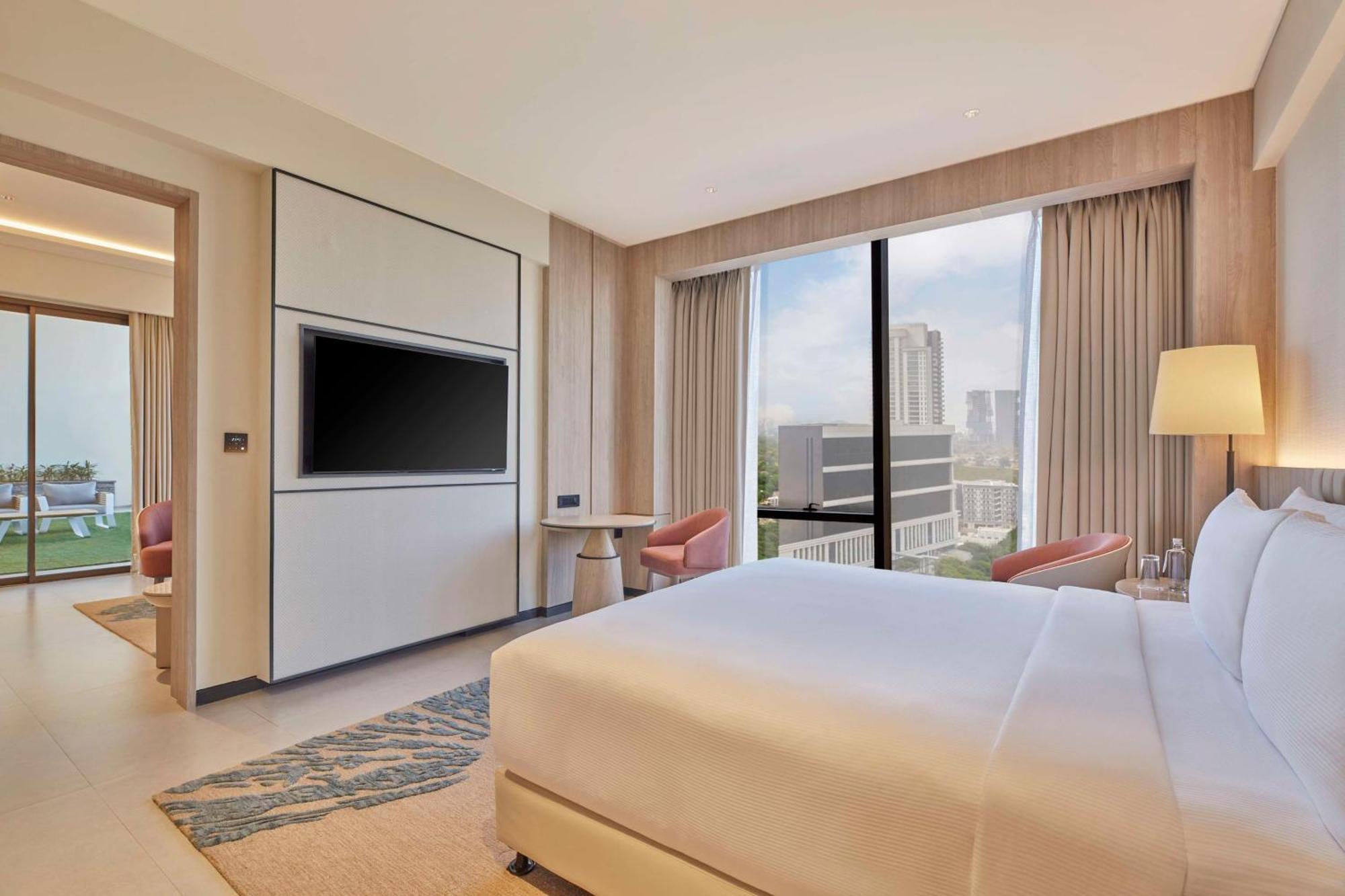 Hilton Gurugram Baani City Centre غورغاون المظهر الخارجي الصورة