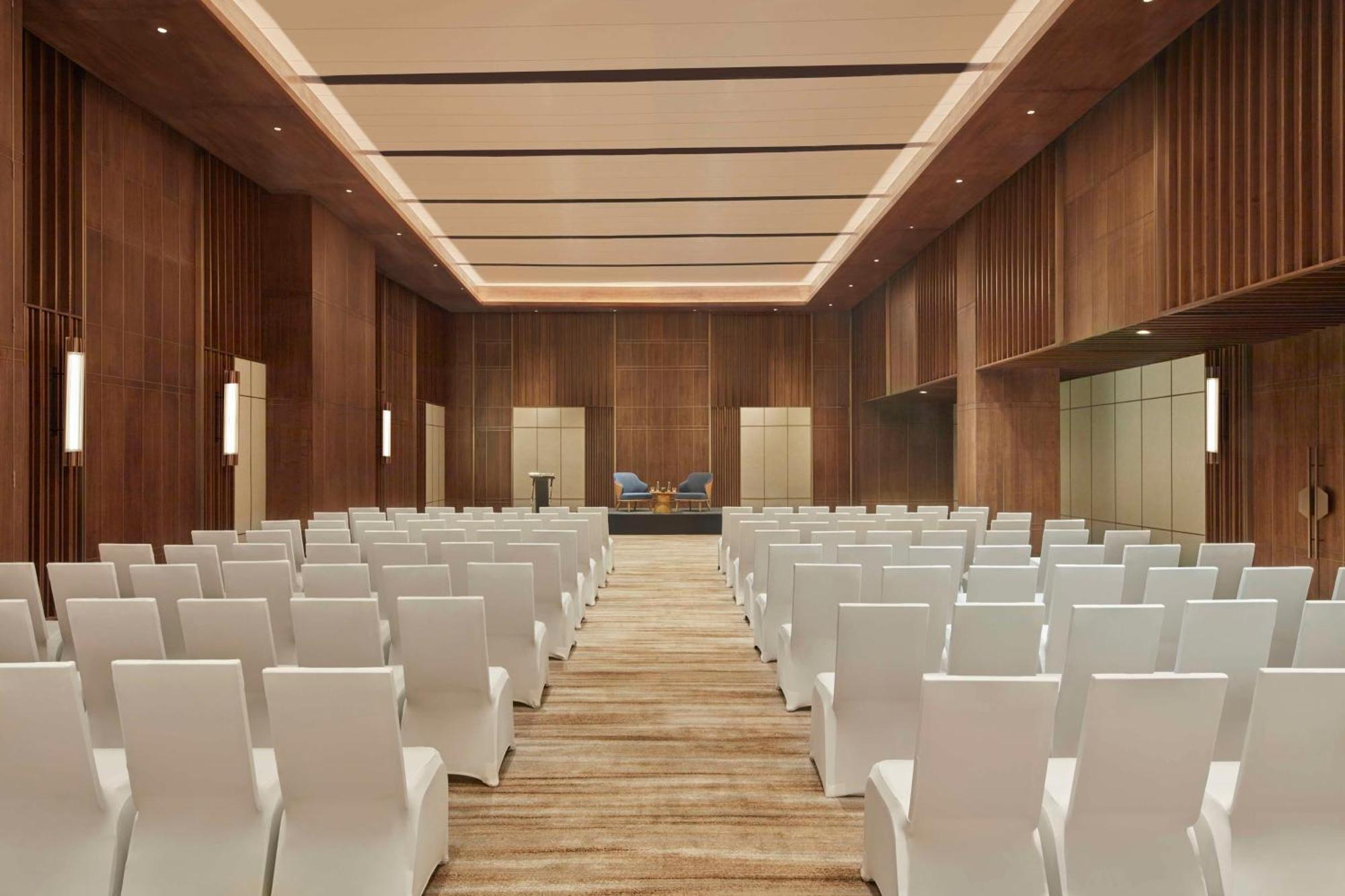Hilton Gurugram Baani City Centre غورغاون المظهر الخارجي الصورة