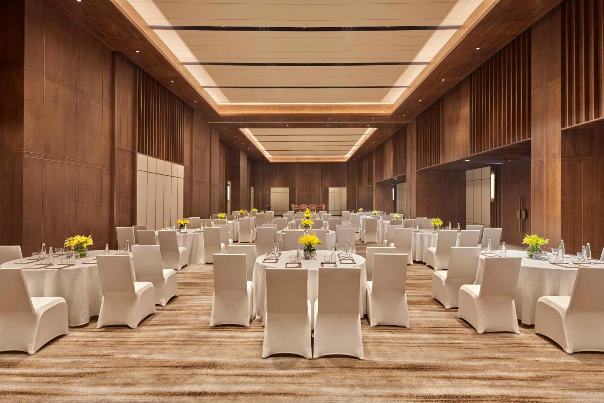 Hilton Gurugram Baani City Centre غورغاون المظهر الخارجي الصورة