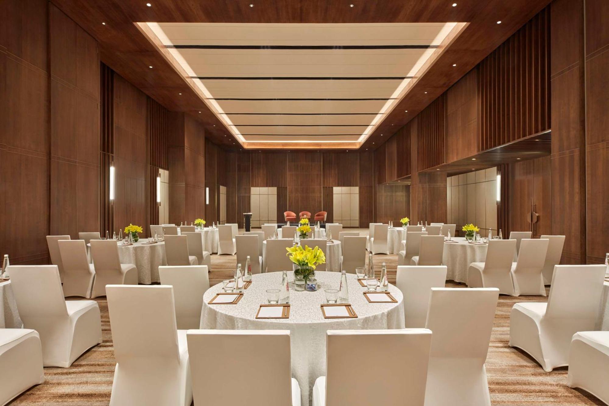 Hilton Gurugram Baani City Centre غورغاون المظهر الخارجي الصورة