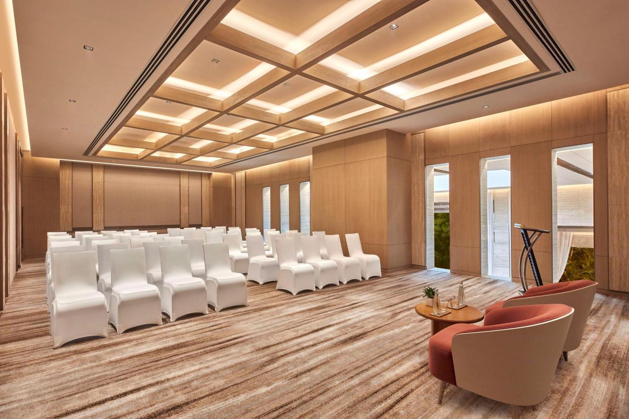 Hilton Gurugram Baani City Centre غورغاون المظهر الخارجي الصورة