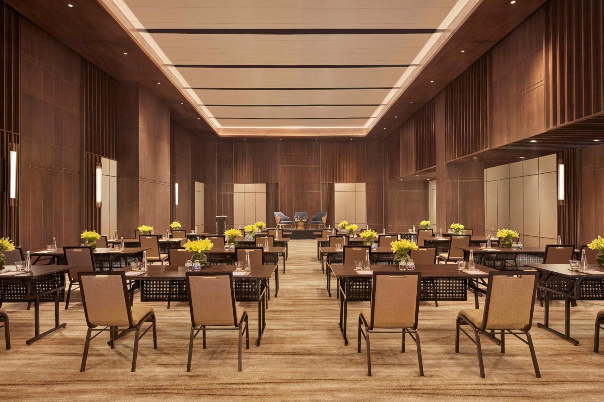 Hilton Gurugram Baani City Centre غورغاون المظهر الخارجي الصورة